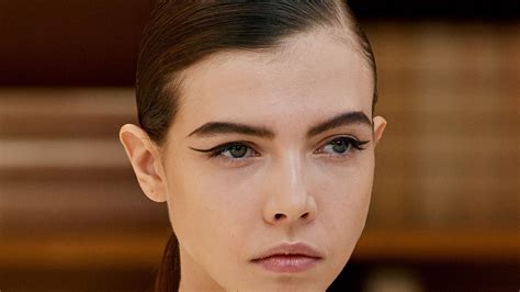 Vogue Decodes The Chanel Makeup Look Straight From The Couture Runway