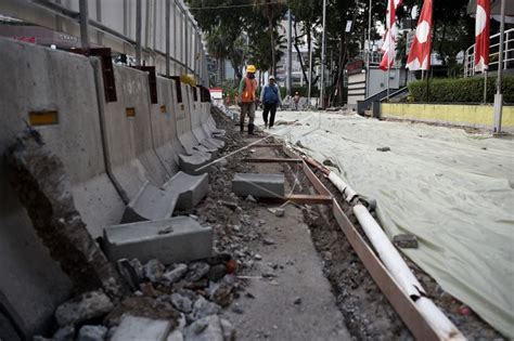 Revitalisasi Trotoar Di Jakarta Antara Foto