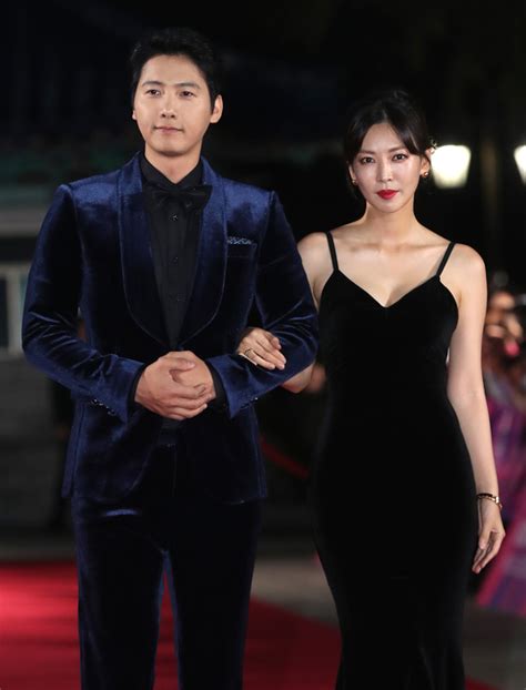 Couple Kim So Yeon And Lee Sang Woo Donate ￦100m To Childfund Korea
