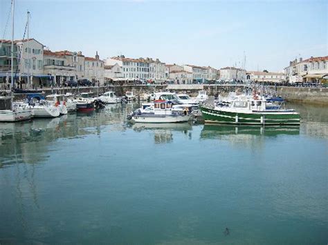Hotel pleasant sunny house with terrace and garden, close to the beach. Ile de Re Photos - Featured Images of Ile de Re, Charente ...
