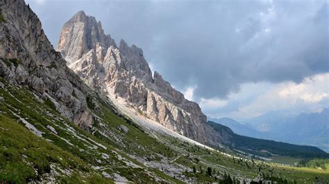 At 2236m elevation, the passo giau is most famous for its regular inclusion in the giro d'italia and for amateurs it's the fearsome. Escursione al rifugio Croda da Lago dal Passo Giau