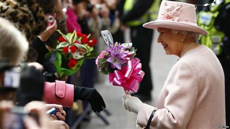 Bbc News In Pictures The Queens Day In Manchester And Salford