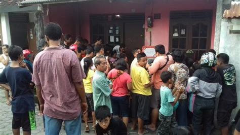 Buat tik tok ala babi ngepet tetangga sebelah подробнее. 'Babi Ngepet' yang Bobol 9 Rumah Warga di Jombang Berhasil ...