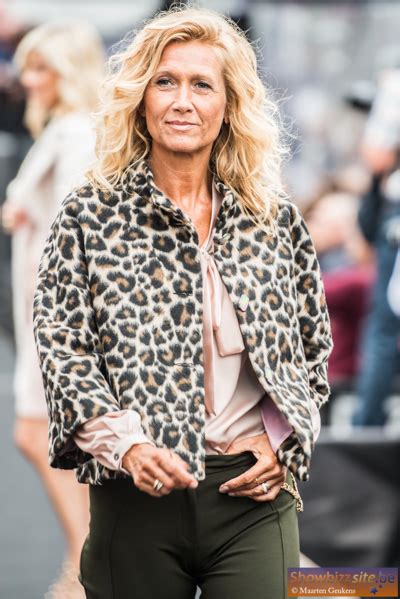 Multilingual presenter, dutch, french, english and spanish. Anne De Baetzelier: Modeshow Bobo in Tremelo | Showbizzsite