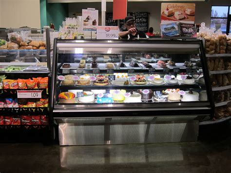 Bakery Display Case with Flat Glass - Borgen Systems