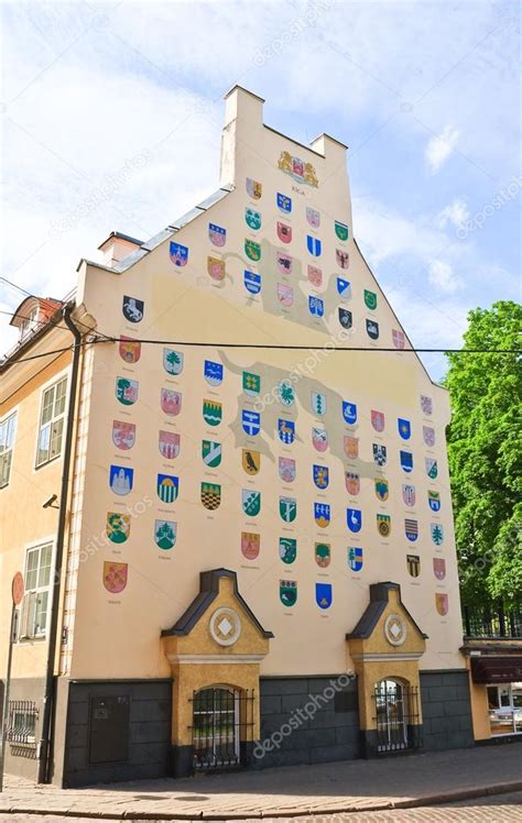 Buchstaben und ziffern im 1. Haus mit den Wappen der lettischen Städte in Riga. Lettland - Stockfotografie: lizenzfreie Fotos ...