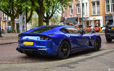 Seen in silhouette, the 812 superfast has a fastback sleekness: Ferrari 812 Superfast - 10 Mai 2018 - Autogespot