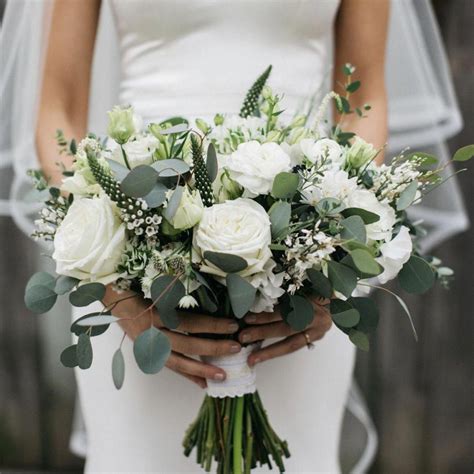 2 roses, calla lilies, mokara orchids, hypericum berries, eucalyptus rounded out with fall leaves. Excited to share the latest addition to my #etsy shop ...