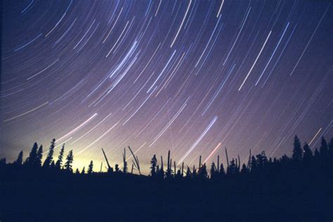 Y es ahora, en verano estas lluvias de estrellas, famosas por producir una gran cantidad de meteoros brillantes, se hacen especialmente visibles durante la estación veraniega. Lluvia de estrellas - KISS FM