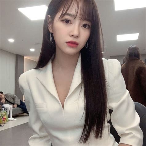 poll vote for the hashtag you like the most! 김세정, 순백의 드레스로 뽐낸 청초美…'여신 비주얼' 과시