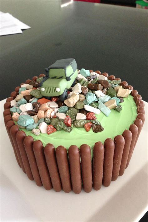 You won't believe how simple it is: Dan's Jeep Birthday Cake - 2013 | Birthday cake for men ...