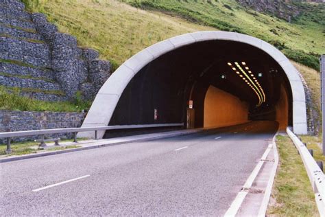 Penmaenbach Tunnel (Conwy, 1989) | Structurae
