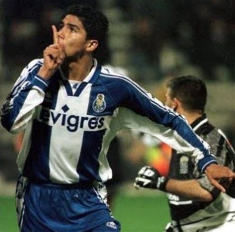 Um grande capitao dentro de campo, mas que infelizmente nao o conseguiu ser. Jardel, Porto. | Futebol