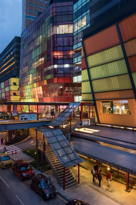 Prime shopping mall in the 80s called the mall. SUNWAY PUTRA MALL - SA Architects Malaysia