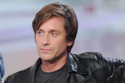 His father the singer, songwriter, guitarist. Thomas Dutronc parle mariage, première fois et différence ...