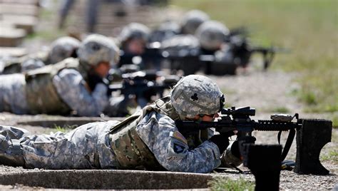 Few Army Women Want Combat Jobs Survey Finds