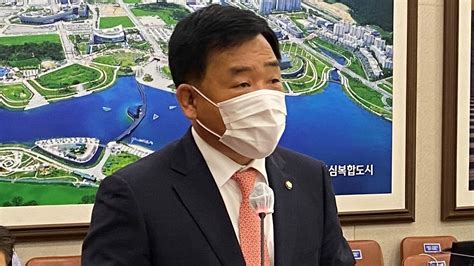 2019년 용인시 청년정책위원회 위원장으로 선출되었으나, 웃기게도 지역 활동을 거의 하지 않았다. 울산정가 박성민 국회의원, '국토교통위 예산안 심사보고 ...