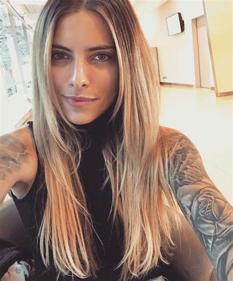 Wie mehrere andere postings beweisen, darunter ein selfie vom 6. Sofia Thomalla | Thomalla, Sophia tomalla tattoo und ...