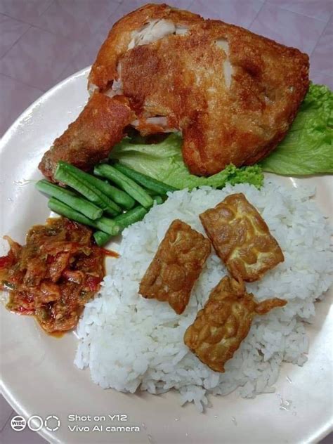 Nasi ayam woku dengan terong bakar: Resepi Nasi Ayam Penyet Sedap dan Mudah