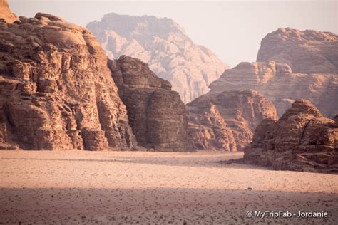 Jordanie Dormir A La Belle Etoile Dans Le Desert Du Wadi Rum Le