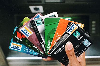 Fungsi ansuran tunai kad kredit ini boleh anda guna sekiranya anda ingin wang tunai dengan jumlah yang tinggi dan anda tidak ingin memeningkan kepala anda dengan pinjaman peribadi (personal loan). Komunikasi dan Belia: 8 : Kad Kredit Vs Kad Debit : Yang ...