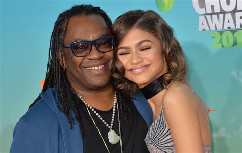 Know her bio, wiki, net worth, salary, income, including her dating life, boyfriend, age, height, weight, body size, family, parents, and siblings. Get the 411 on Zendaya's Parents: Claire Stoermer ...