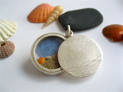 Silver Locket With Sandy Beach And Tiny Seashell By Mabotte €16500