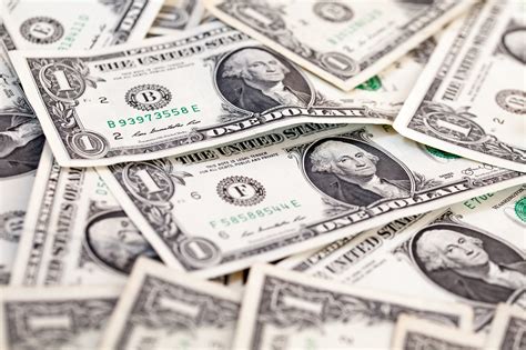 Cardholders can enjoy up to 8% back on spending, perfect interbank exchange rates, and generous purchase rebates for spotify, netflix, amazon prime, airbnb, and expedia, among many more perks. 8 Times When You Should Always Use Cash | Credit card ...
