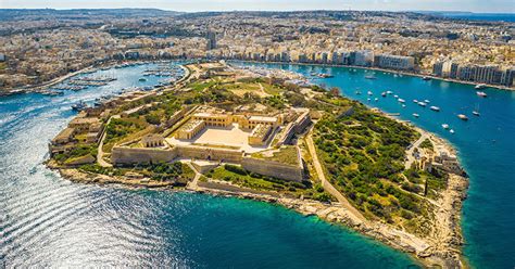 Malta, island country located in the central mediterranean sea with a close historical and cultural president, fondation de malte. Gzira och Manoel Island - bra läge och vacker utsikt ...