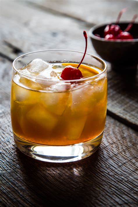 With bourbon, fresh juices, and ginger ale, it goes down smoothly. maple bourbon cocktail - Jelly Toast