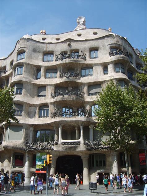 Casa mila was antonio gaudi's last residential building before he decided to focus all his energy on sagrada familia. Casa Milà von Antoni Gaudi | Kostenloses Foto auf Lager ...