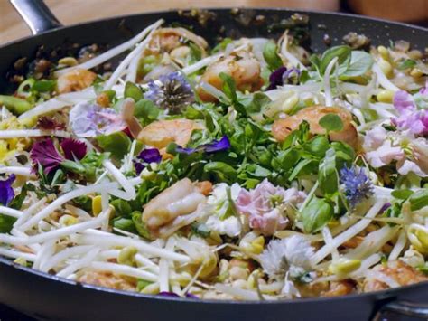 Best vegetarian pad thai from ve arian pad thai recipe. Shrimp Pad Thai Recipe | Rachael Ray | Food Network