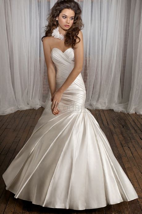 Ho prestato il mio vestito da sposa x una sfilata dedicata alle spose. Vestiti da sposa moderni