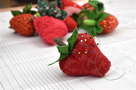 Strawberry Pincushion Tutorial By Erika Mulvenna 1620 X 1080 56 Weallsew