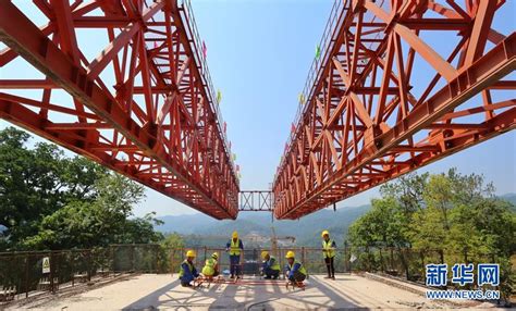 In südostasien existiert zwar schon seit 1967 die asean, jedoch unternehmen ihre mitglieder erst gegenwärtig erste schritte in richtung einer freihandelszone. Eisenbahnverbindung zwischen China und Laos im Bau_China ...
