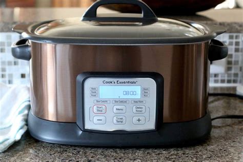 Save any excess flour mixture, you will add this to the slow cooker with the meat later. Crock Pot Cubed Steak with Gravy - The Country Cook