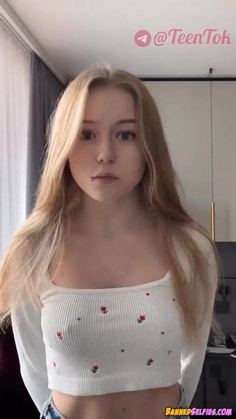 Alyvia 18 Years Old Teen Girl Teases Perfect Body On Instagram