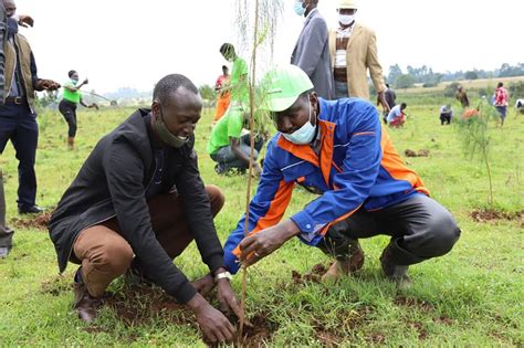 The deputy president of kenya was the first one to aim his gun towards the sky and fired it to set off the. Eldoret City Marathon