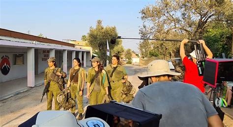 נראה שאלונה סער ירשה דבר או שניים מאביה, גדעון סער, כמו למשל את הביטחון העצמי והאומץ לעשות כל מה שהיא רוצה מבלי לחשבן לאף אדם או לחשוב מה יגידו. פסקת ההתגברות: אלונה סער ממשיכה הלאה