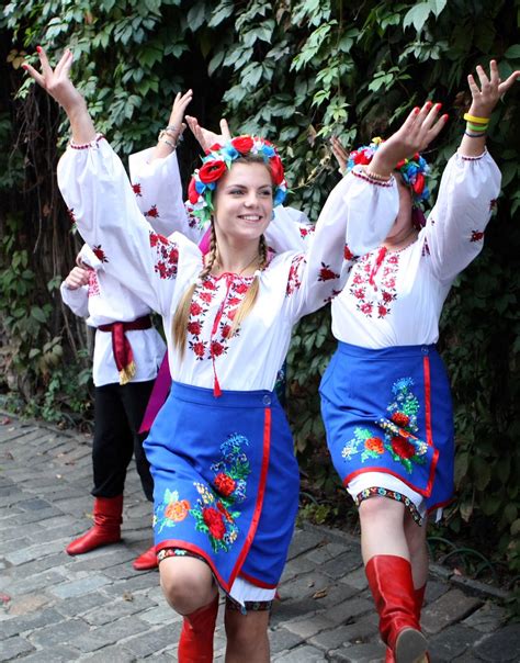 український танець Ukrainian Women Traditional Dresses Ukraine