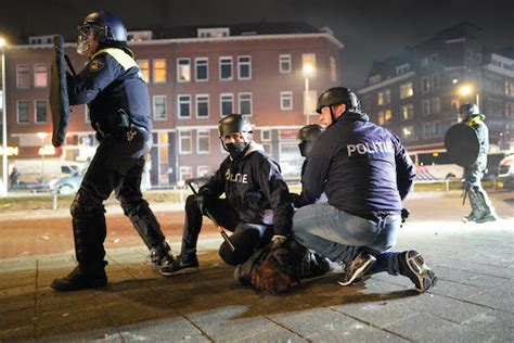 Riot Police Called Out Across The Netherlands As Trouble Flares For Third Night Dutchnews Nl