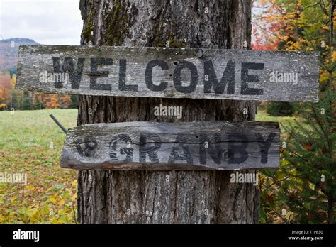 Rustic Welcome Sign In Granby Essex County Vermont Usa Stock Photo