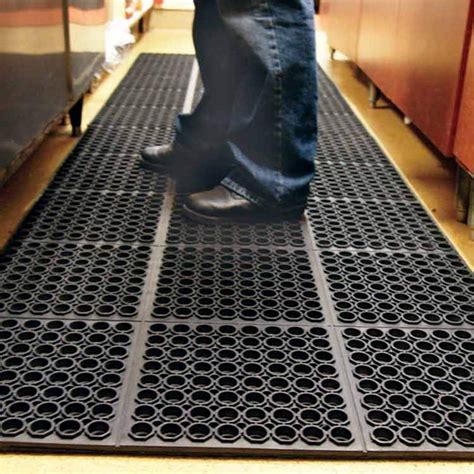 Feiona Drainage Rubber Mat Roll Commercial Interlock Rubber Matting