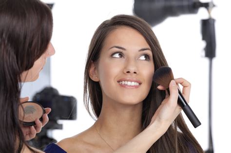 follow these 5 steps to become a professional makeup artist