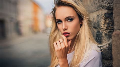 Tapeta na monitor Lidí holka model blond pohled