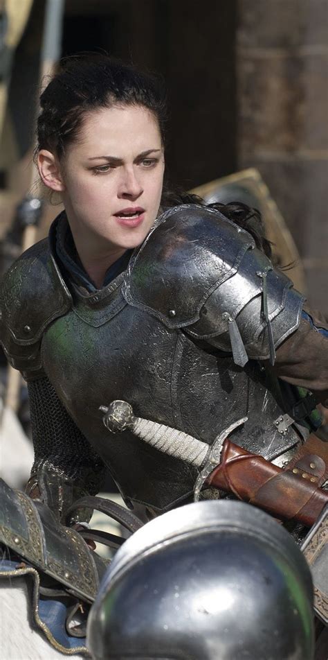 Kristen Stewart Stars In Snow White And The Huntsman 9pm On Friday