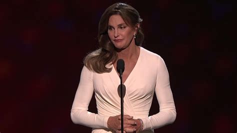 Caitlyn Jenner Accepts Arthur Ashe Award For Courage Everything Zoomer
