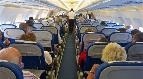Alasan Mengapa Duduk Di Kursi Pesawat Terasa Tidak Nyaman