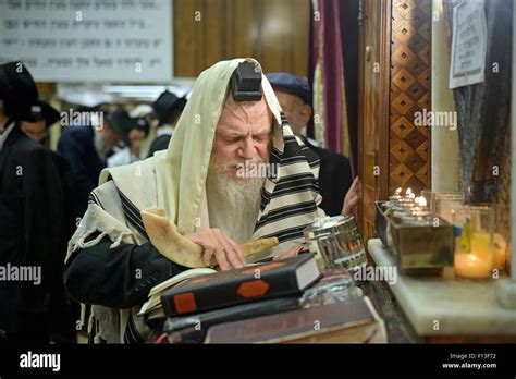 Jewish Speaker Hi Res Stock Photography And Images Alamy