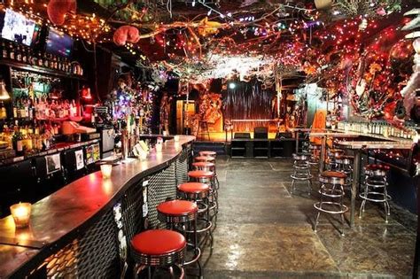 To help with that, here are the 10 best places in toronto to take in your favorite sporting event while dining in. Top 10 Bars On Queen West In Toronto, Canada